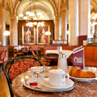 Café Central Wien Melange Kipferl